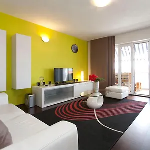 https://apartments-rooms-nikoli-v.in-istria.net